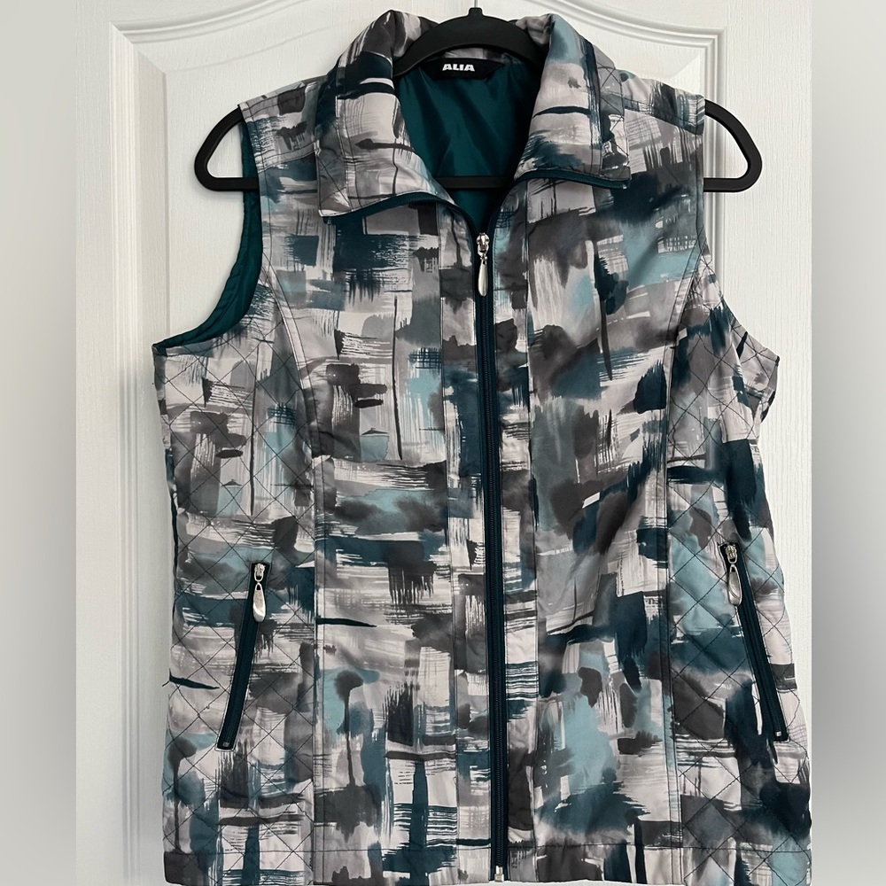 Alia Lightweight Abstract Lined Patterned Vest Large